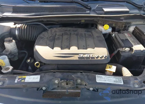 2016 Chrysler Town & Country Touring z USA, uszkodzony, nr VIN 2C4RC1BG9GR229002